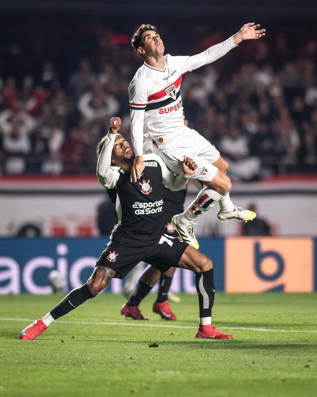 爱游戏-包含德布劳内连续二十场比赛得分超过连败，巴塞罗那挑战极限！的词条